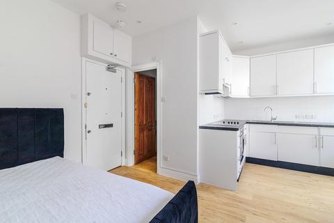Studio to rent, Charing Cross Road, Covent Garden WC2