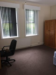 2 bedroom ground floor flat to rent, Flat 2 Rusholme Gardens 176, Wilmslow Road, Manchester