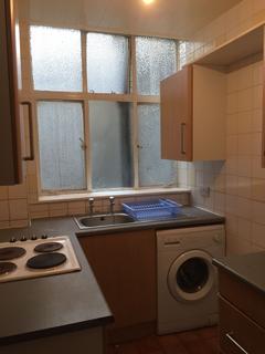 2 bedroom ground floor flat to rent, Flat 2 Rusholme Gardens 176, Wilmslow Road, Manchester