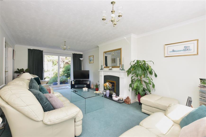 Stoneham Close, Petersfield, Hampshire 4 bed detached house £450,000