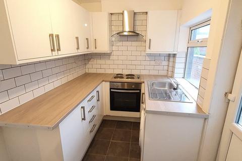 2 bedroom terraced house to rent, 29 Beechfield Road, Hyde Park