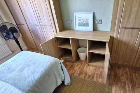 1 bedroom in a house share to rent, Raleigh Drive Tolworth Surbiton