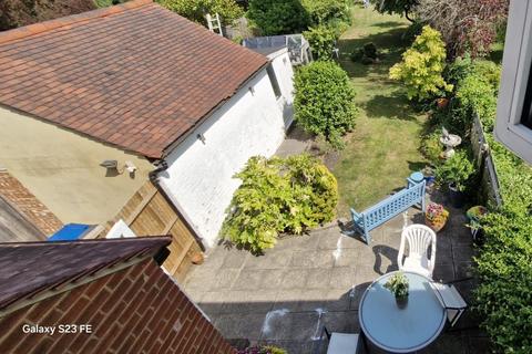 1 bedroom in a house share to rent, Raleigh Drive Tolworth Surbiton