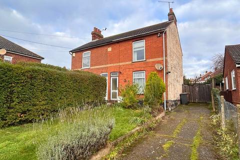 3 bedroom semi-detached house to rent, Henniker Road, Suffolk IP1