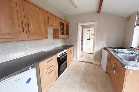 3 bedroom semi-detached house to rent, Henniker Road, Suffolk IP1