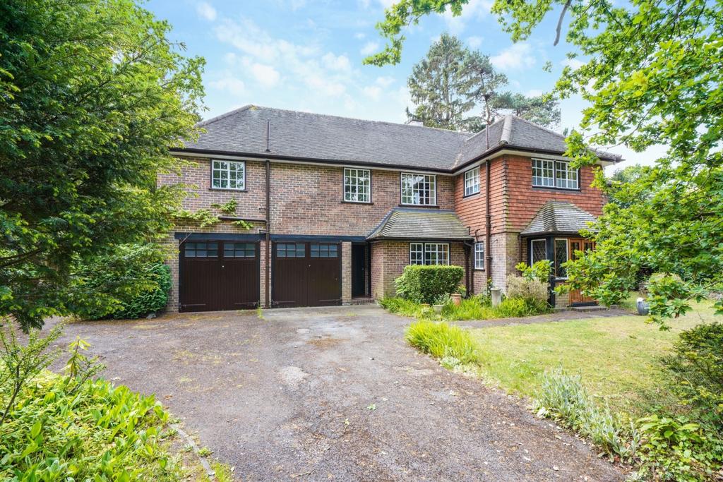 Ashley Drive, Walton on Thames, KT12 4 bed detached house £1,395,000