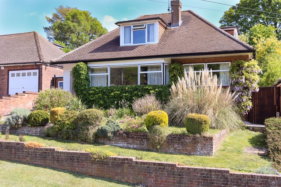 Whitelands Avenue, Chorleywood, Herts WD3 4 bed chalet £885,000