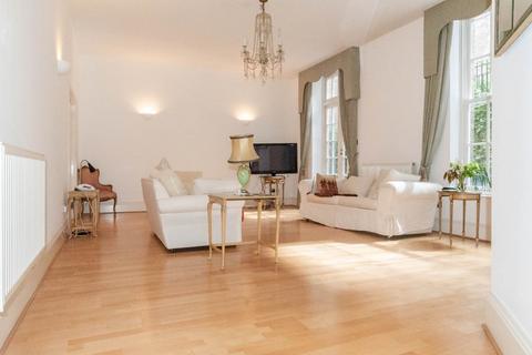 3 bedroom apartment to rent, Royal Drive, London  N11