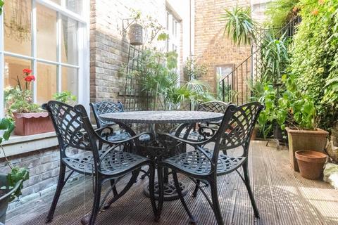 3 bedroom apartment to rent, Royal Drive, London  N11