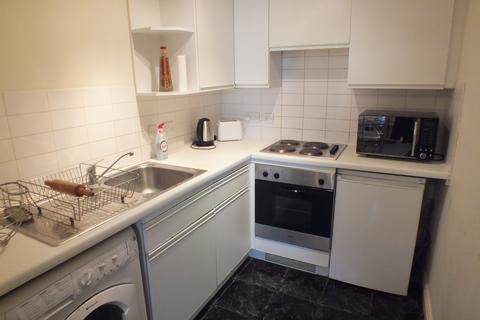 2 bedroom flat to rent, Lincoln Court, Aborfield Close, Slough