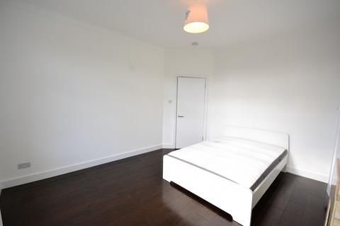6 bedroom terraced house to rent, Troutbeck Road, London , SE14
