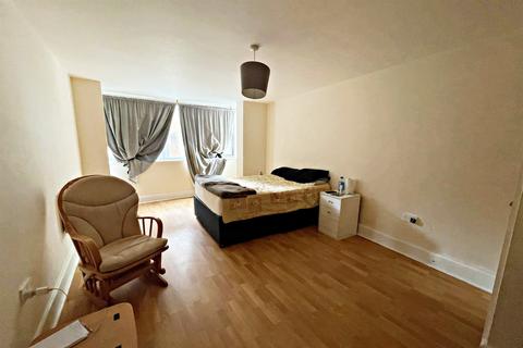 2 bedroom flat to rent, Bournemouth