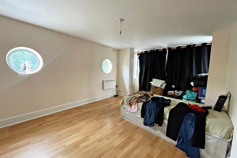 2 bedroom flat to rent, Bournemouth