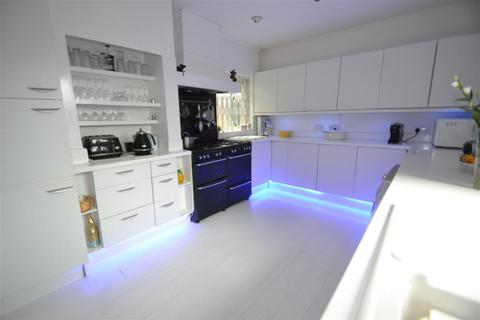 106 Queens Road, Feltham, TW13 5AP
