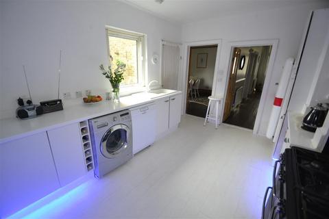 106 Queens Road, Feltham, TW13 5AP