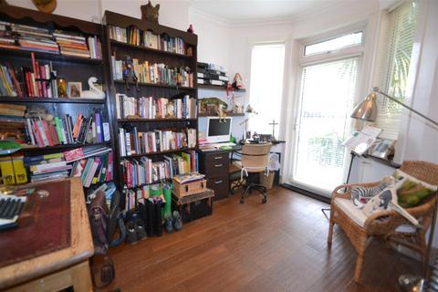 106 Queens Road, Feltham, TW13 5AP