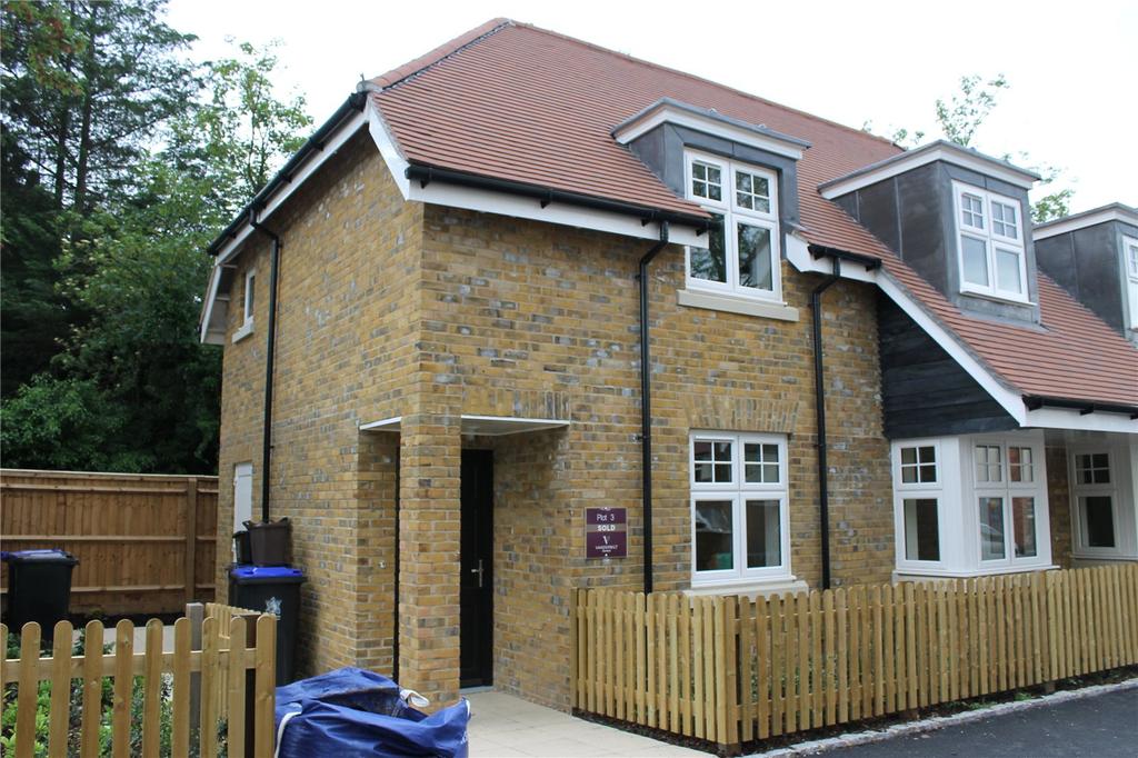 Aldridge Place, Rogers Lane, Stoke Poges, Slough 2 bed flat £1,050