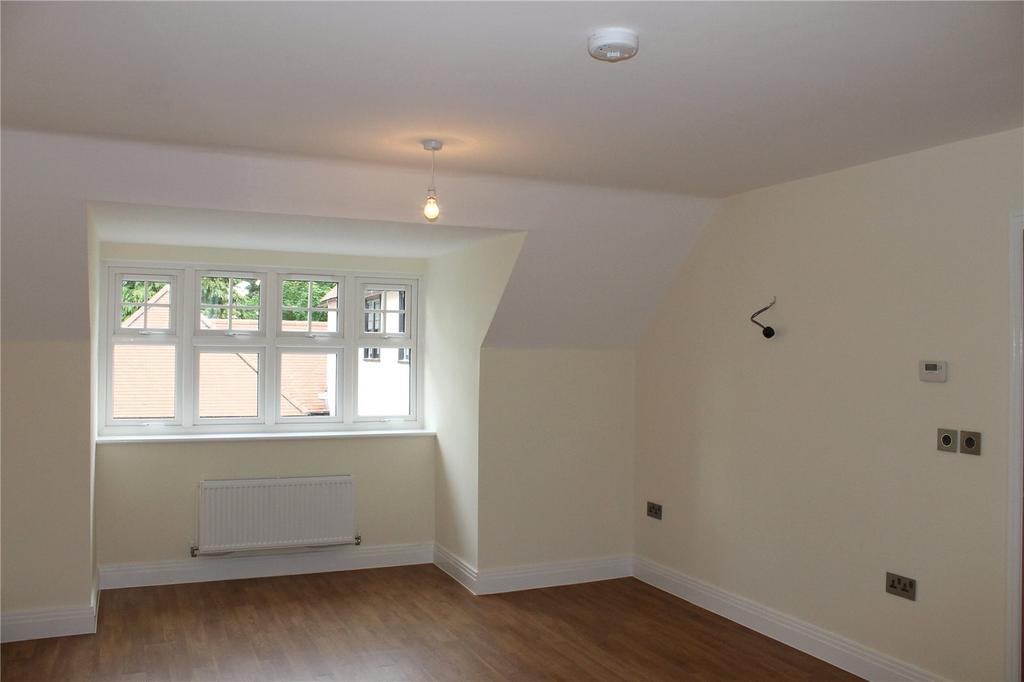 Aldridge Place, Rogers Lane, Stoke Poges, Slough 2 bed flat £1,050