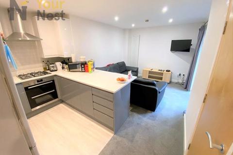 4 bedroom apartment to rent, Apartment 2, Derwentwater Terrace, Headingley, LS6 3JL