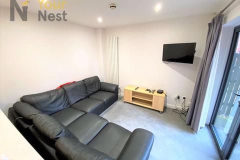 4 bedroom apartment to rent, Apartment 2, Derwentwater Terrace, Headingley, LS6 3JL