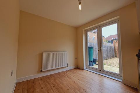 3 bedroom end of terrace house to rent, Aviemore Road, Swindon SN1