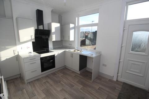 3 bedroom terraced house to rent, Lake Lock Road, Stanley, Wakefield, West Yorkshire