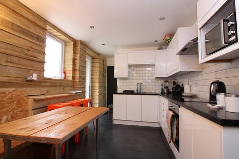 5 bedroom terraced house to rent, ROOM LETS, Alphington Road