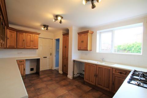 4 bedroom detached house to rent, Field Lane, Thornes