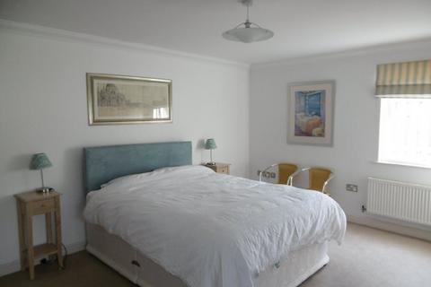 2 bedroom flat to rent, Sea Road, Carlyon Bay