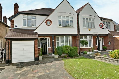 3 bedroom semi-detached house to rent, Ashurst Road, Barnet EN4