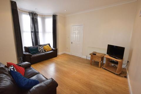 4 bedroom end of terrace house to rent, Mcleod Road, Abbey Wood