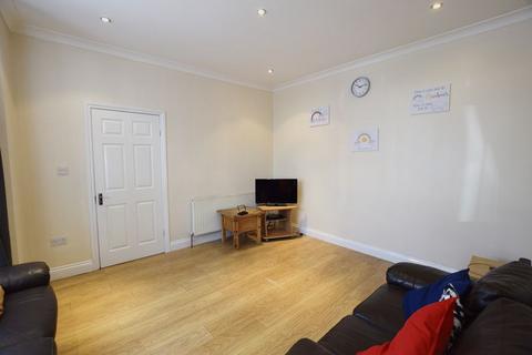 4 bedroom end of terrace house to rent, Mcleod Road, Abbey Wood