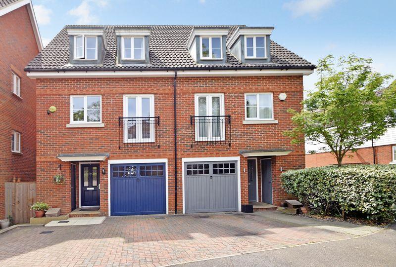 Albion Way, Edenbridge 3 bed semidetached house £425,000