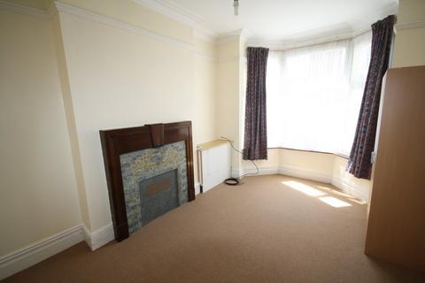 3 bedroom terraced house to rent, Harrow Road, Leicester
