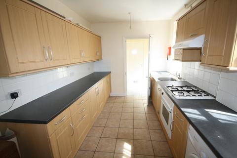 4 bedroom terraced house to rent, Harrow Road, Leicester