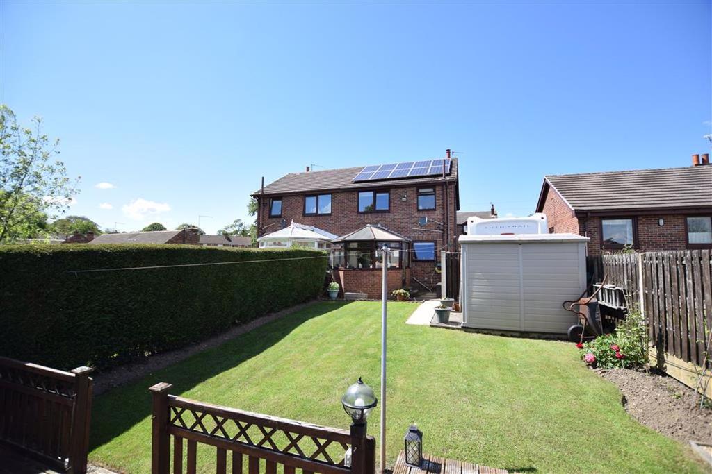 Manor Park, Silkstone, Barnsley, S75 3 bed semidetached house £190,000