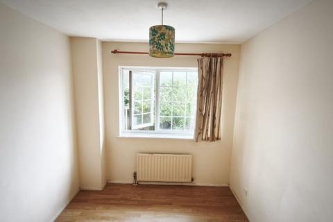 3 bedroom semi-detached house to rent, Kents Road, Stantonbury, MK14 6AZ