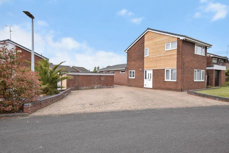 Martindale, Beechwood, Runcorn 3 bed detached house £215,000