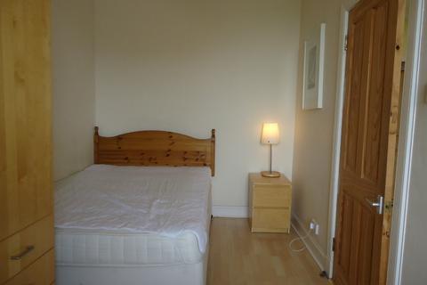 1 bedroom flat to rent, Causewayside, Newington, Edinburgh, EH9