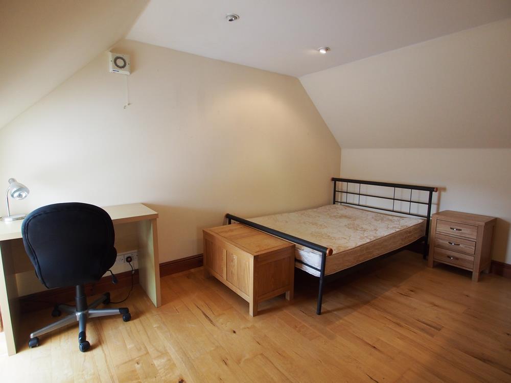 Bedroom 2 (2)