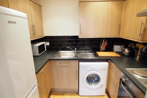 2 bedroom flat to rent - Fraser Street, Top Right,