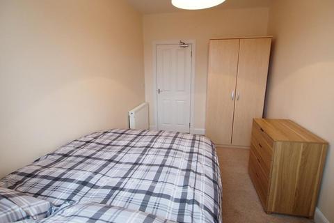 2 bedroom flat to rent - Fraser Street, Top Right,