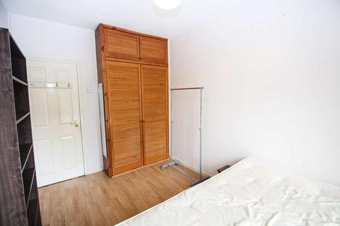 4 bedroom flat to rent, Browning Street, Elephant and Castle, London