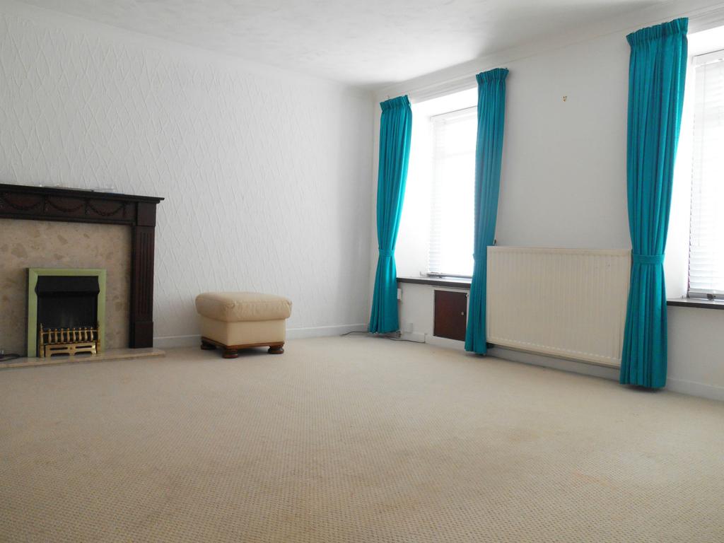 MCNEIL STREET, LARKHALL ML9 3 bed terraced house £110,000