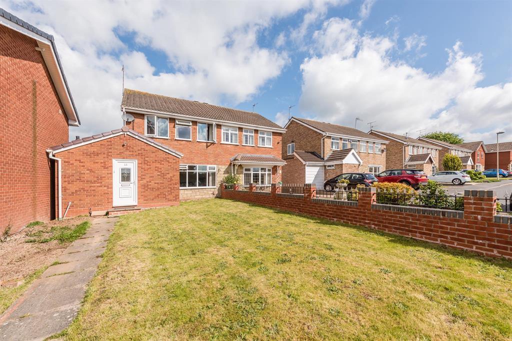 Catesby Drive, Kingswinford, DY6 7RJ 3 bed semidetached house £185,000