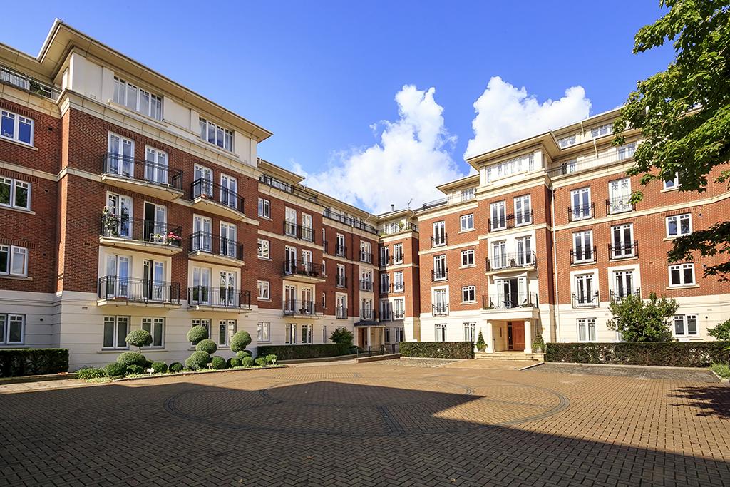 Clevedon Road, East Twickenham TW1 3 bed penthouse for sale £1,975,000