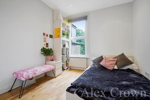 3 bedroom flat to rent, Mortimer Road, Kensal Green