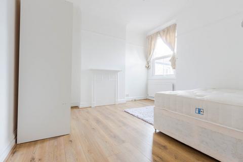 4 bedroom flat to rent, Golders Green Road, Golders Green