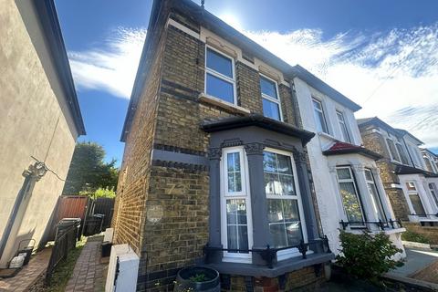 1 bedroom apartment to rent, Chelsham Road, South Croydon