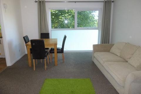 2 bedroom apartment to rent, Pine Tree Close, Cranford